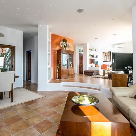 Holiday home Can Lloses De Dalt